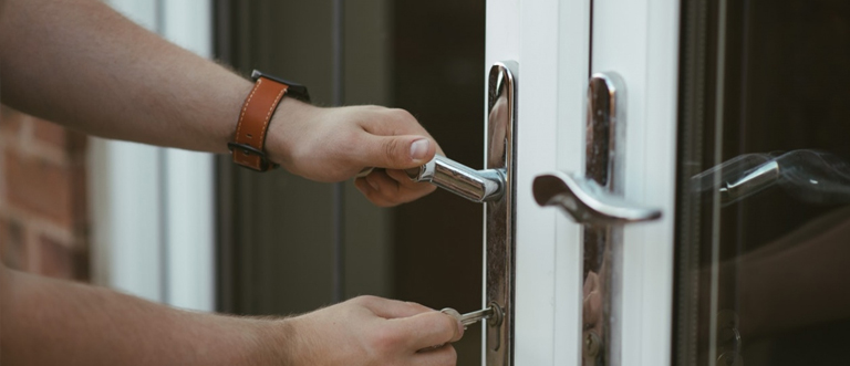 24 hour key locksmith Woodlake